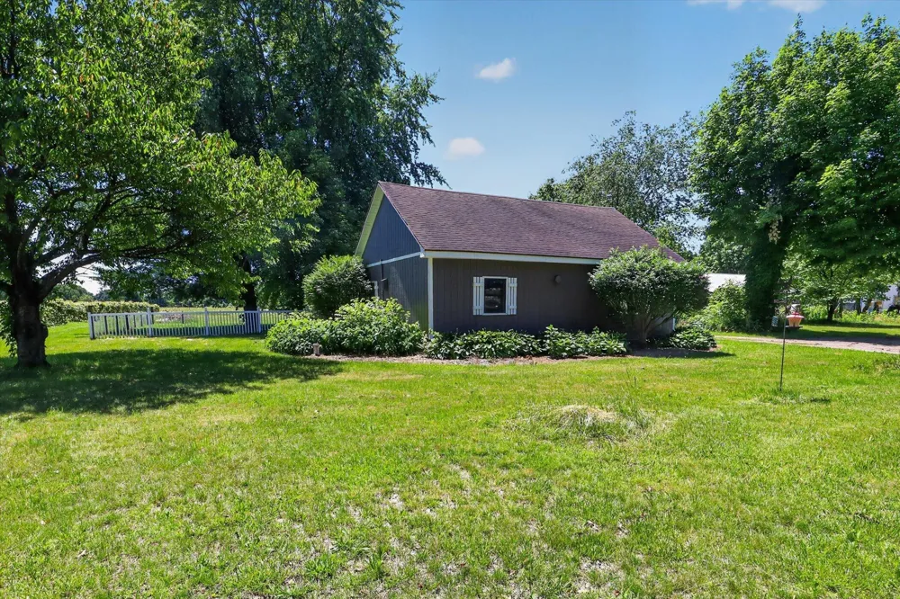 65181 County Road 342 Hartford, MI 49057