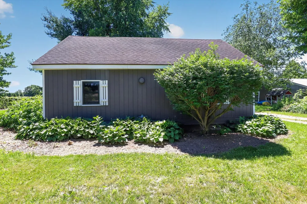 65181 County Road 342 Hartford, MI 49057