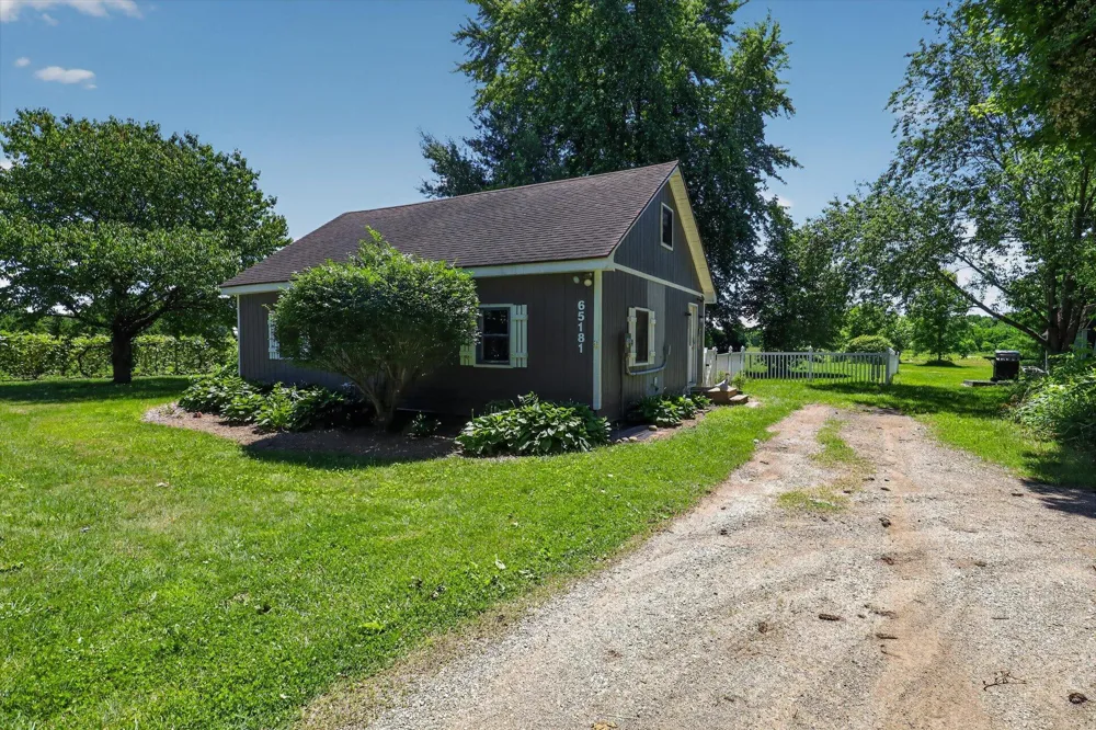 65181 County Road 342 Hartford, MI 49057