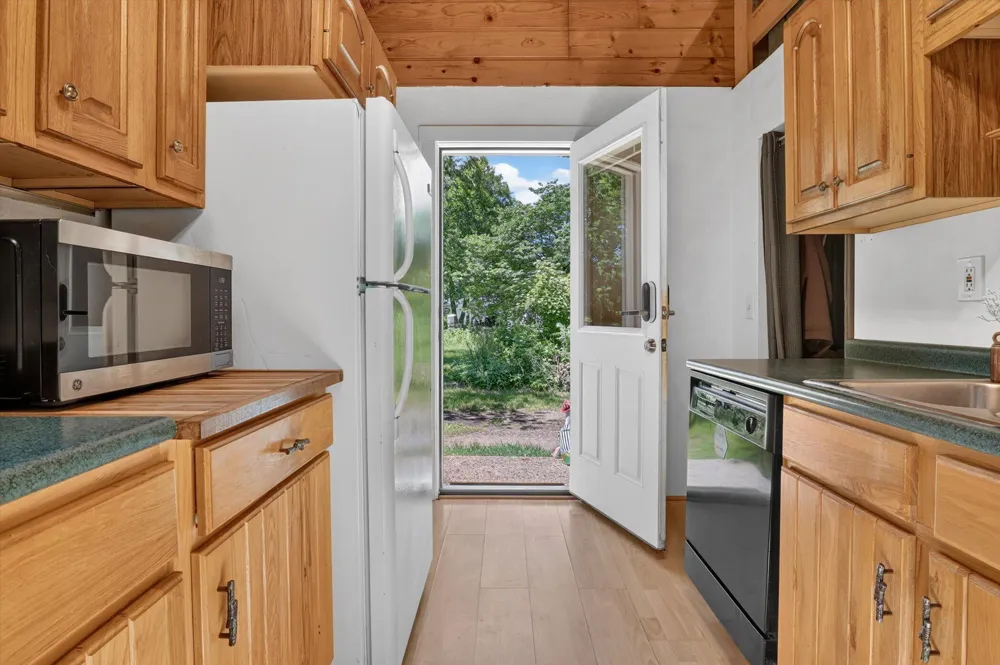 65181 County Road 342 Hartford, MI 49057