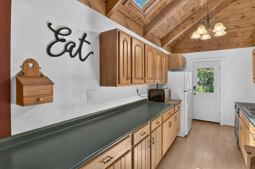 65181 County Road 342 Hartford, MI 49057