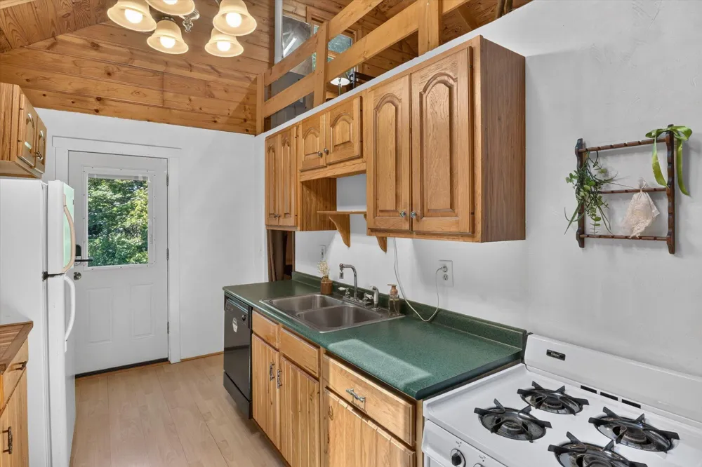 65181 County Road 342 Hartford, MI 49057