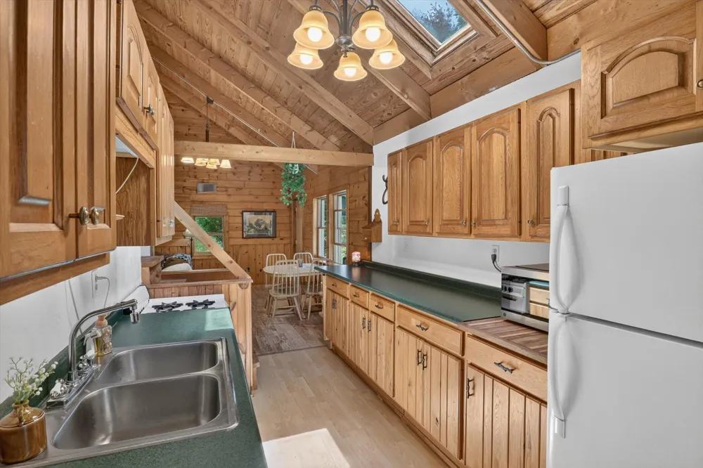 65181 County Road 342 Hartford, MI 49057