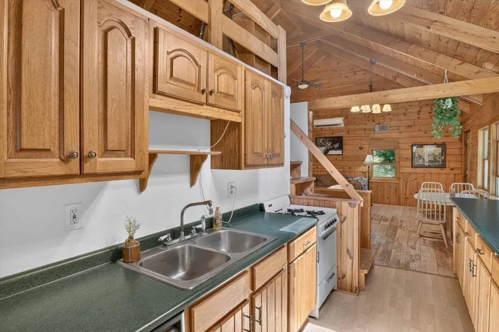 65181 County Road 342 Hartford, MI 49057