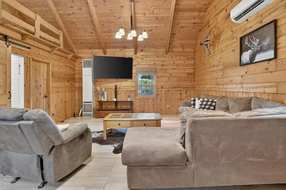 65181 County Road 342 Hartford, MI 49057