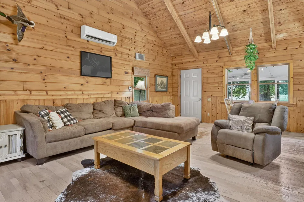 65181 County Road 342 Hartford, MI 49057