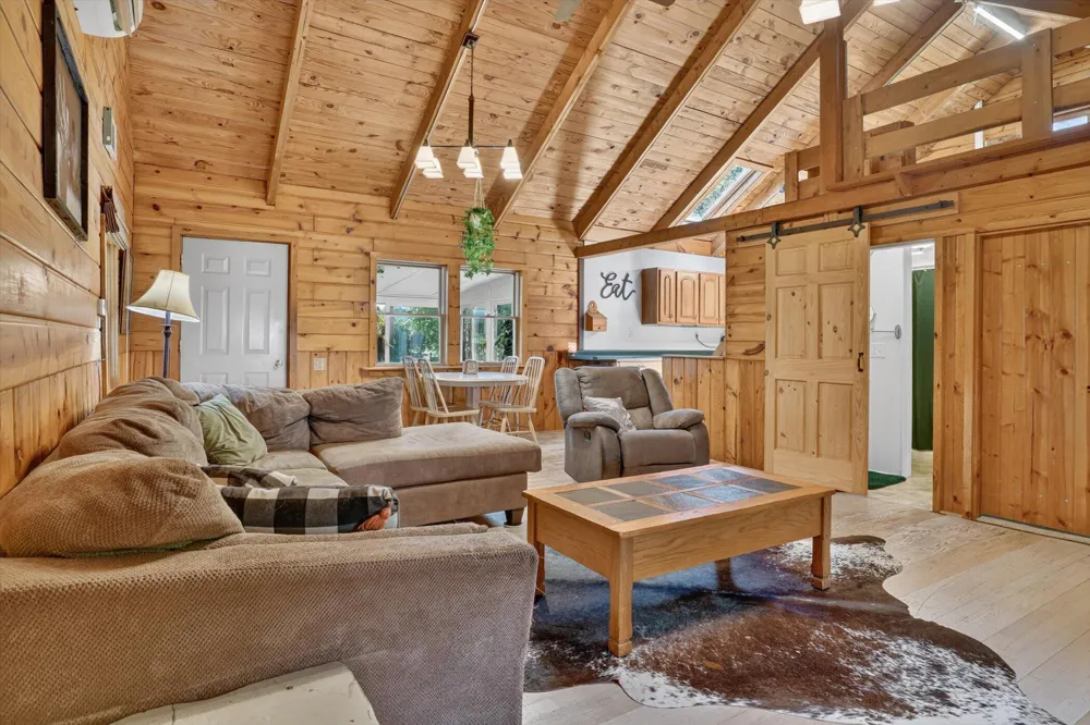 65181 County Road 342 Hartford, MI 49057