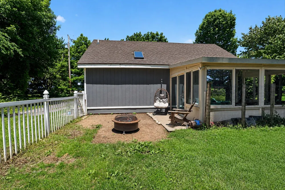 65181 County Road 342 Hartford, MI 49057
