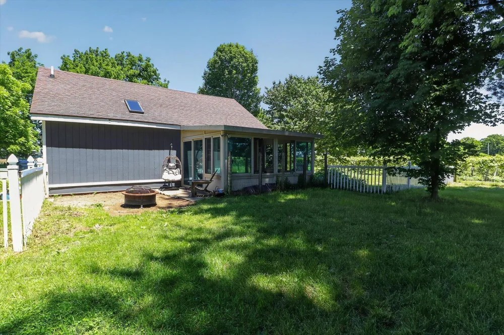 65181 County Road 342 Hartford, MI 49057