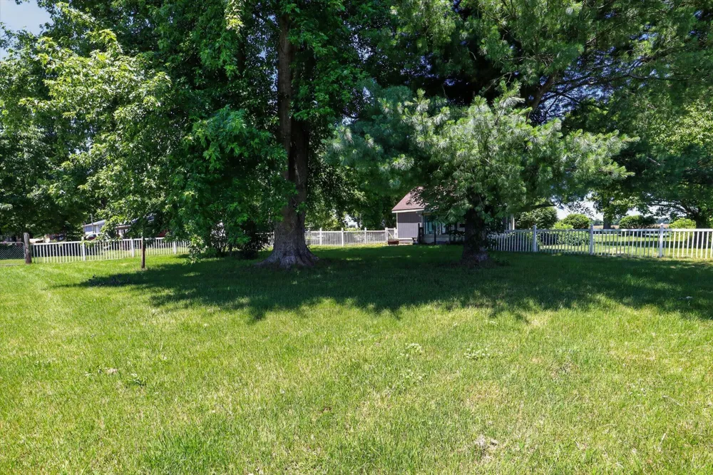 65181 County Road 342 Hartford, MI 49057
