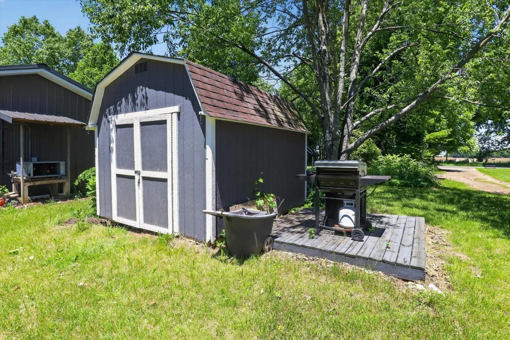 65181 County Road 342 Hartford, MI 49057