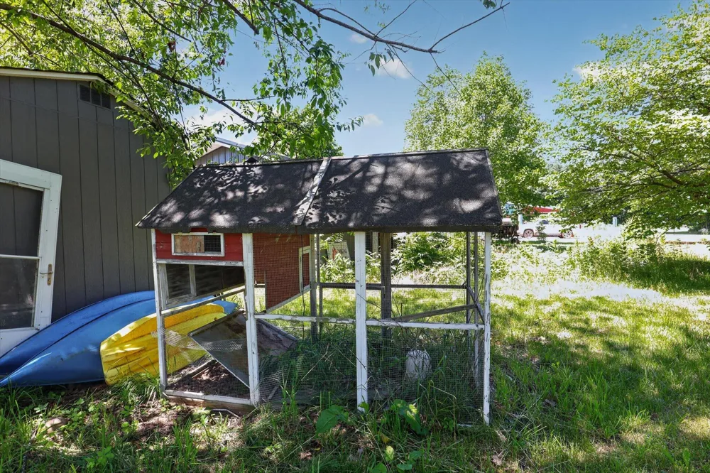 65181 County Road 342 Hartford, MI 49057