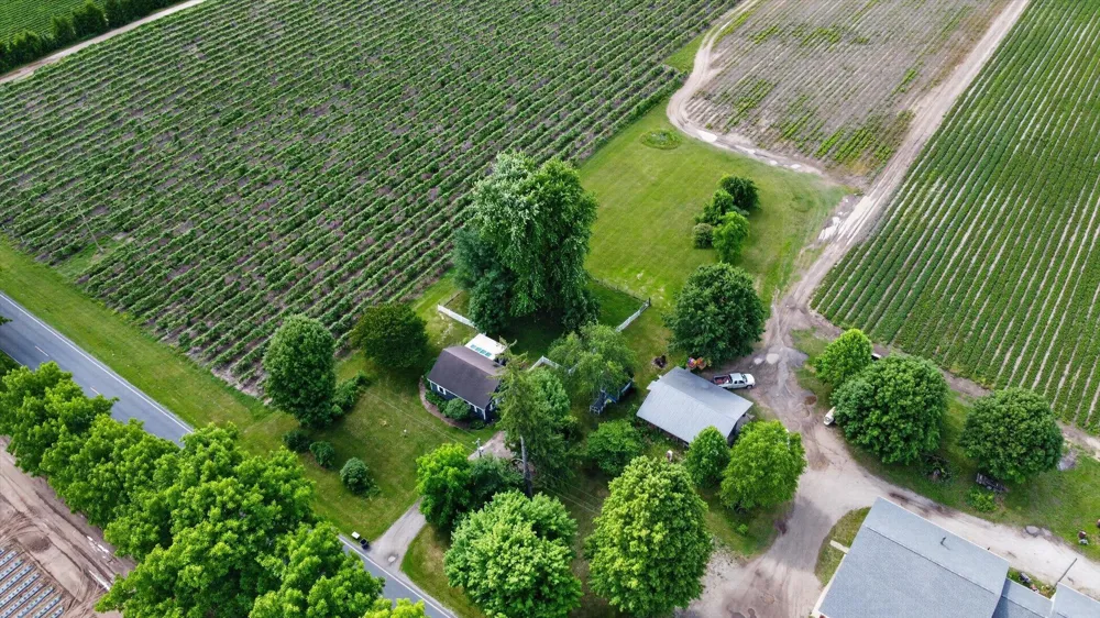 65181 County Road 342 Hartford, MI 49057