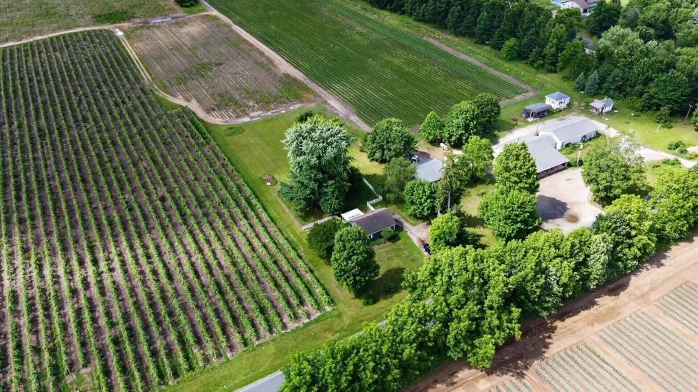 65181 County Road 342 Hartford, MI 49057
