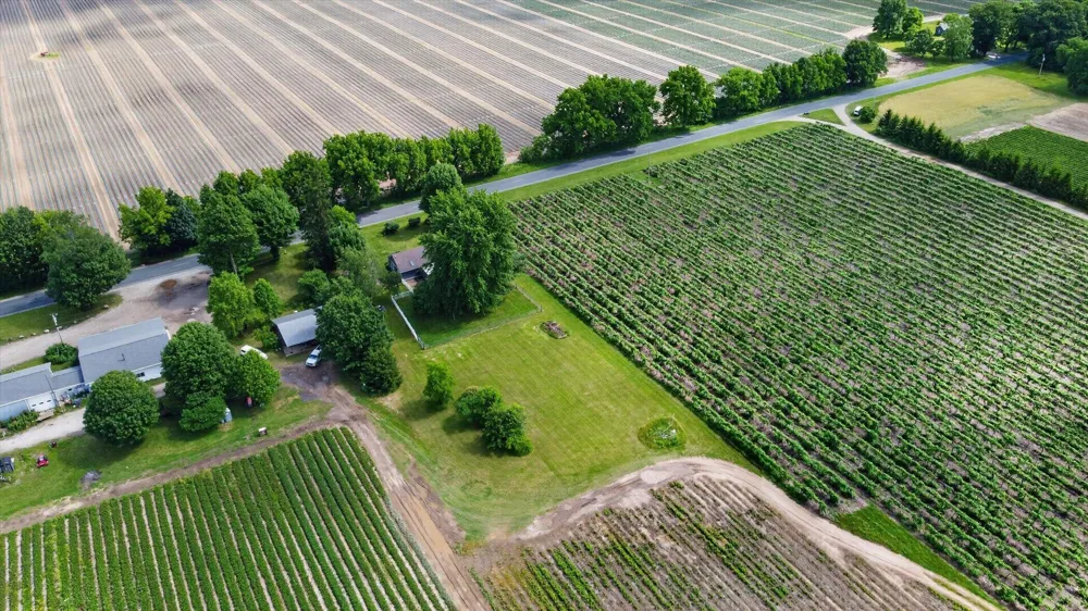 65181 County Road 342 Hartford, MI 49057