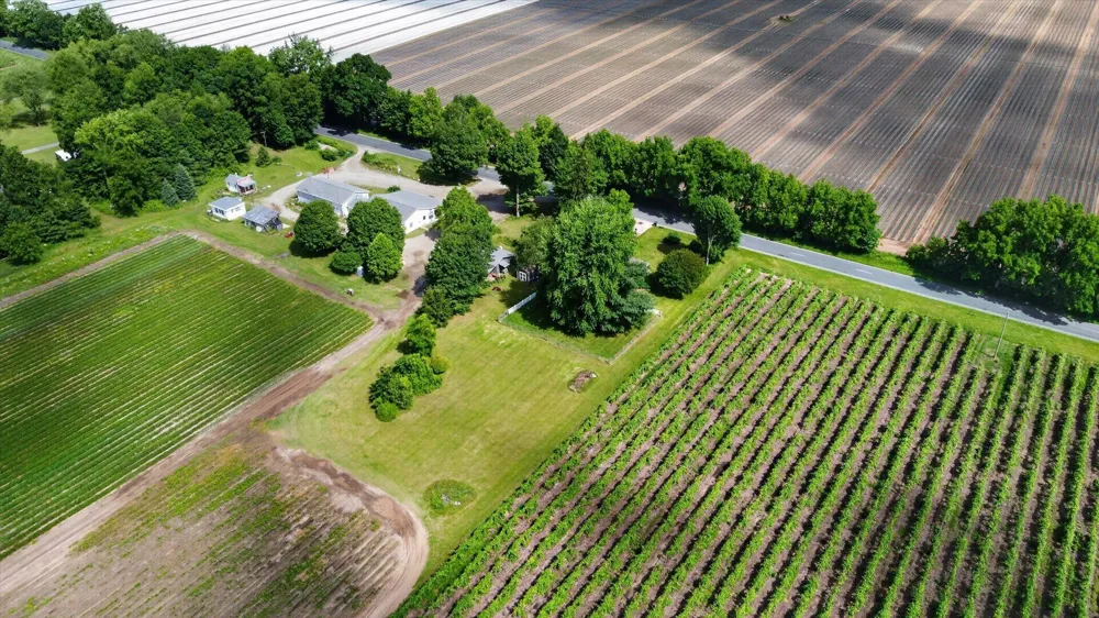 65181 County Road 342 Hartford, MI 49057