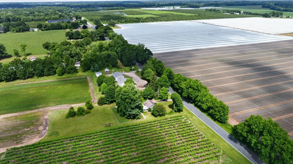 65181 County Road 342 Hartford, MI 49057