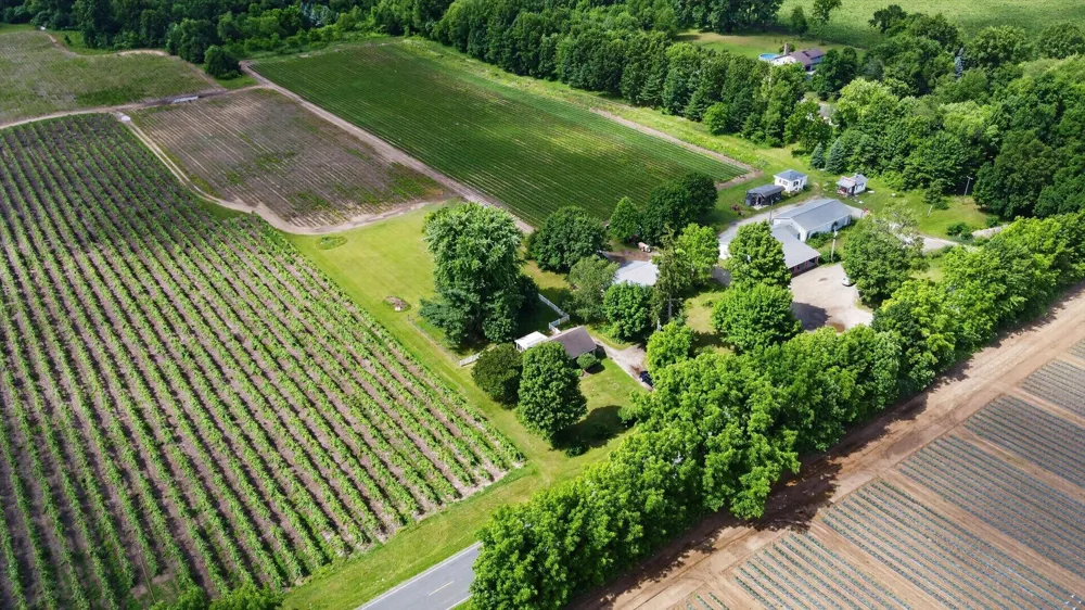 65181 County Road 342 Hartford, MI 49057