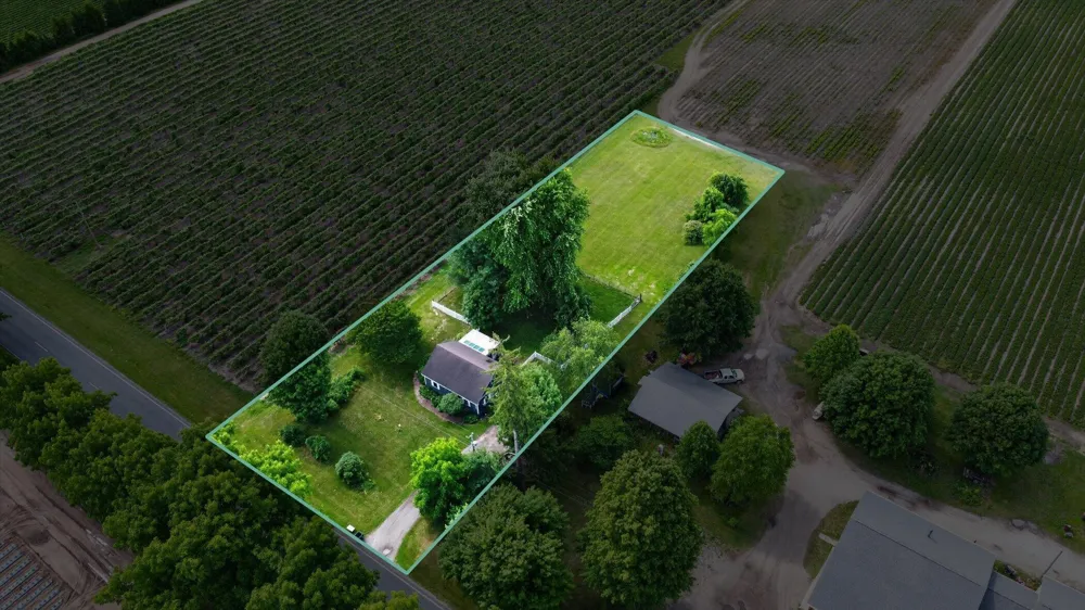 65181 County Road 342 Hartford, MI 49057