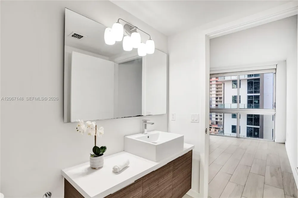 1010 SW 2nd Ave #1708 Miami, FL 33130