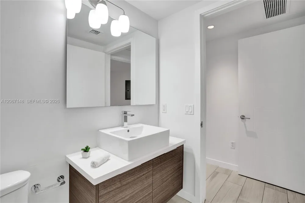 1010 SW 2nd Ave #1708 Miami, FL 33130