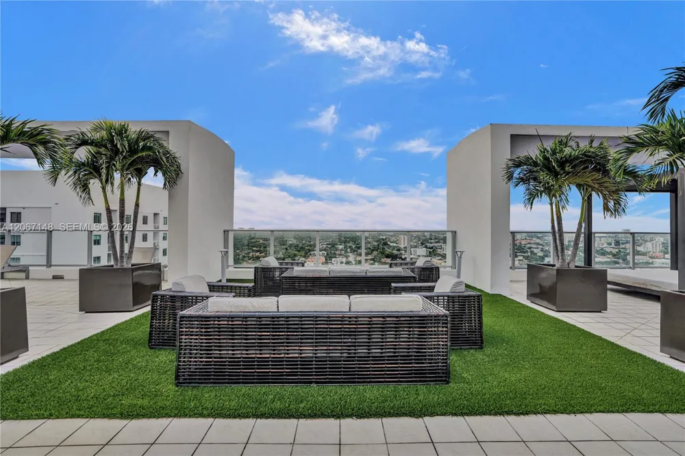 1010 SW 2nd Ave #1708 Miami, FL 33130