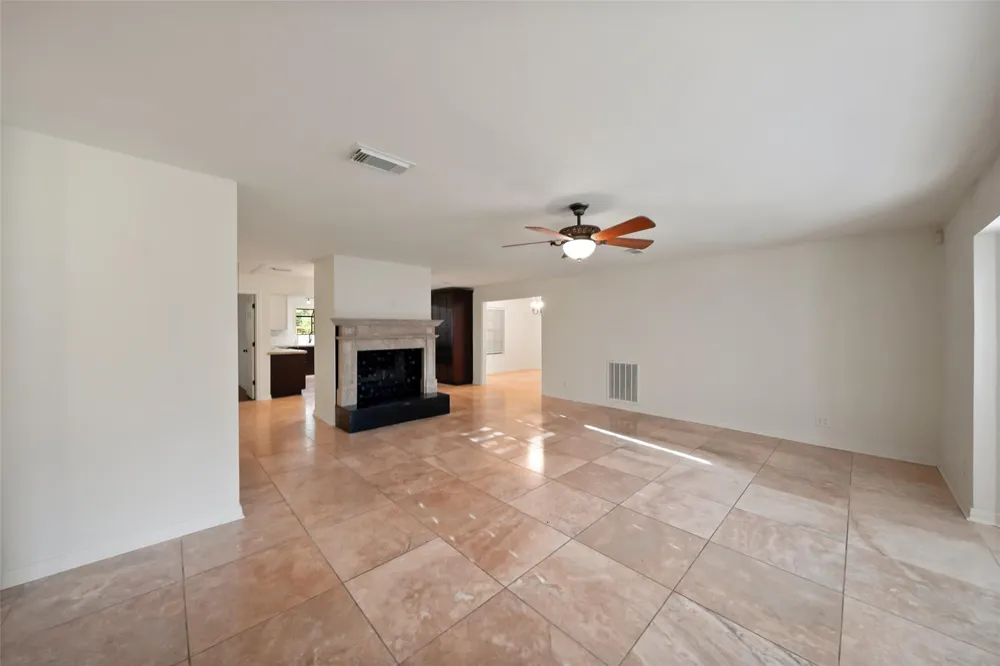 83 County Road 3189c Cleveland, TX 77327