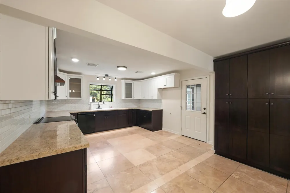 83 County Road 3189c Cleveland, TX 77327