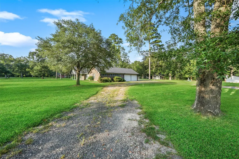 83 County Road 3189c Cleveland, TX 77327
