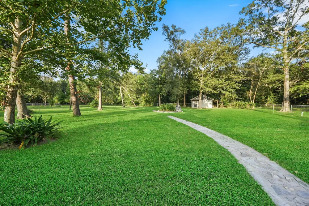 83 County Road 3189c Cleveland, TX 77327