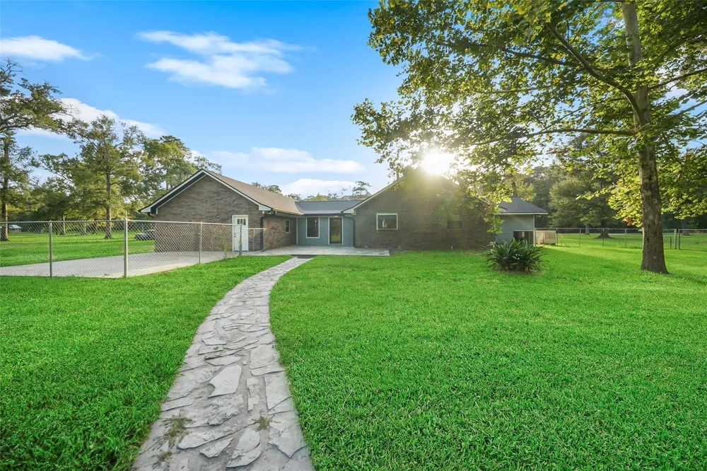 83 County Road 3189c Cleveland, TX 77327