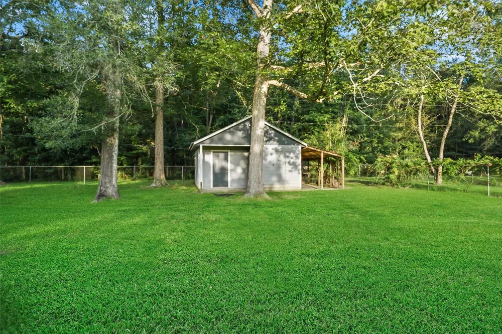 83 County Road 3189c Cleveland, TX 77327