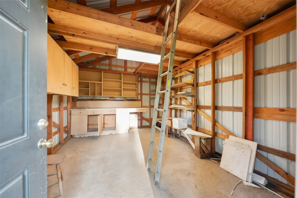 83 County Road 3189c Cleveland, TX 77327