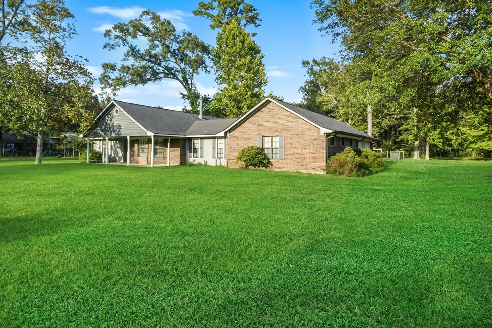 83 County Road 3189c Cleveland, TX 77327