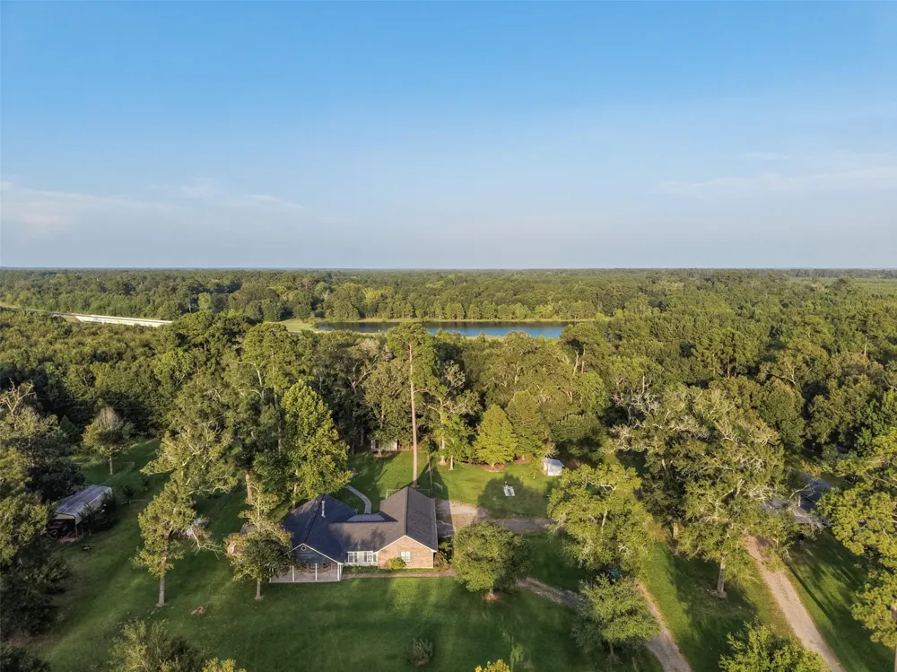 83 County Road 3189c Cleveland, TX 77327