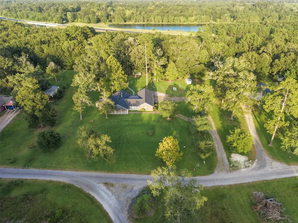 83 County Road 3189c Cleveland, TX 77327