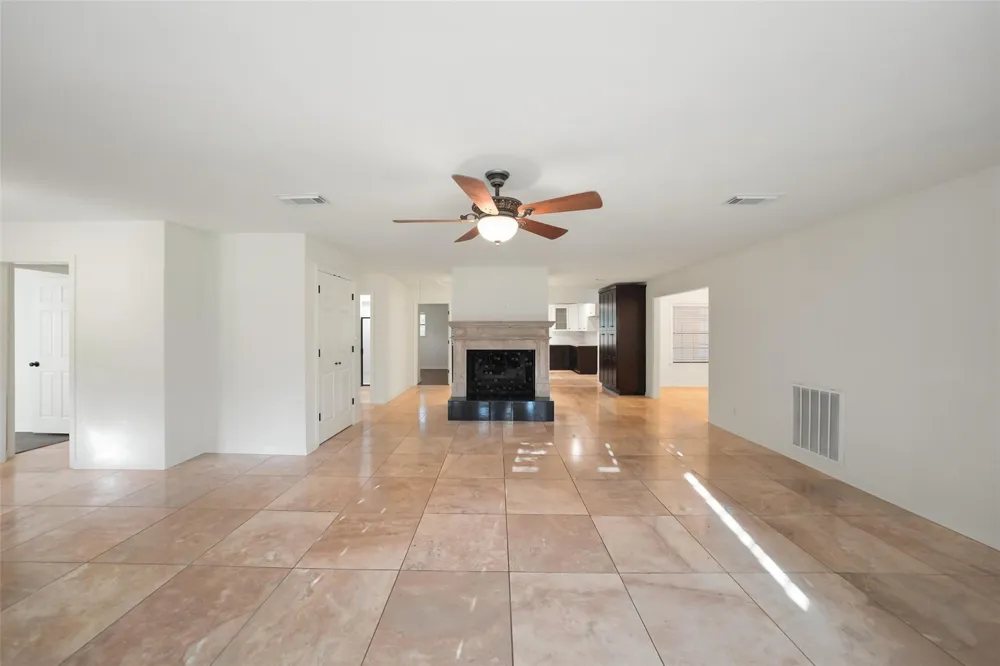 83 County Road 3189c Cleveland, TX 77327