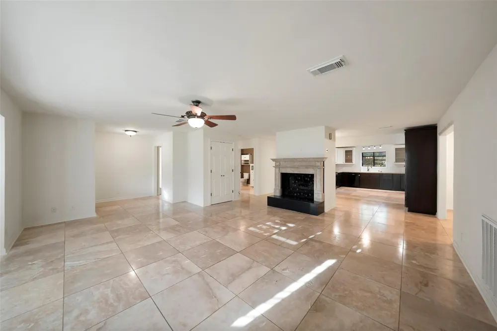 83 County Road 3189c Cleveland, TX 77327