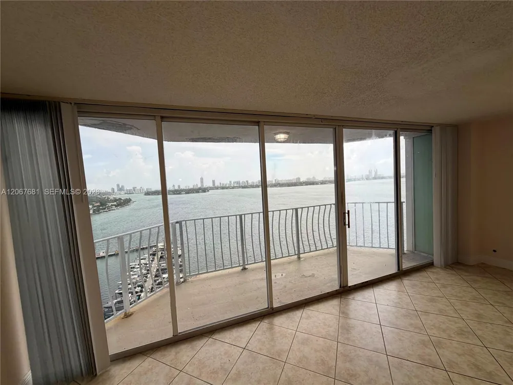 7601 E Treasure Dr #2007 North Bay Village, FL 33141