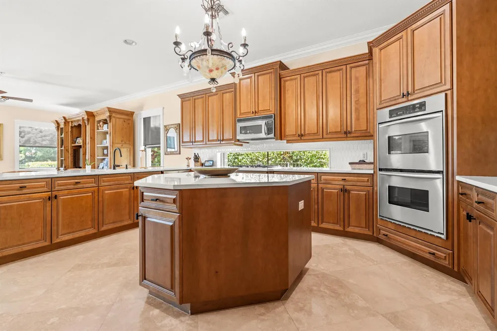10538 VERSAILLES BOULEVARD Wellington, FL 33449