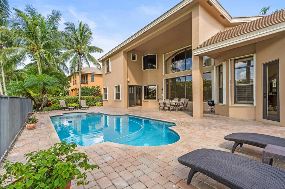 10538 VERSAILLES BOULEVARD Wellington, FL 33449
