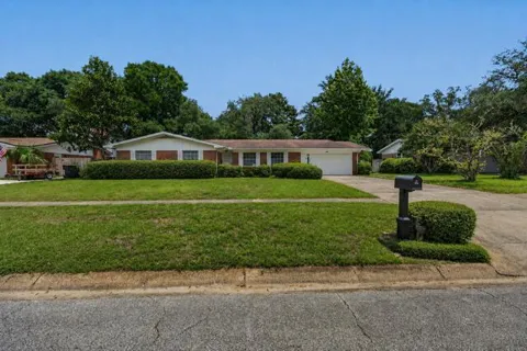604 NE Merioneth Drive