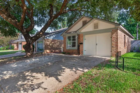 1307 Pecan Square