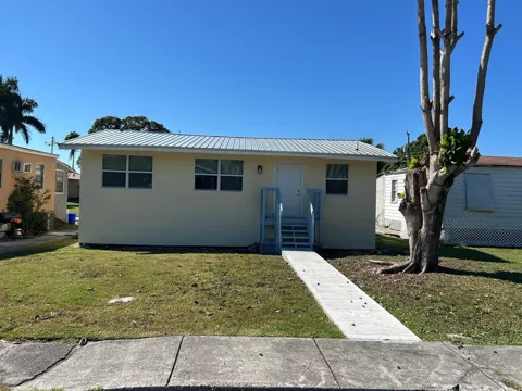 371 Banyan (MAIN HOUSE) Avenue