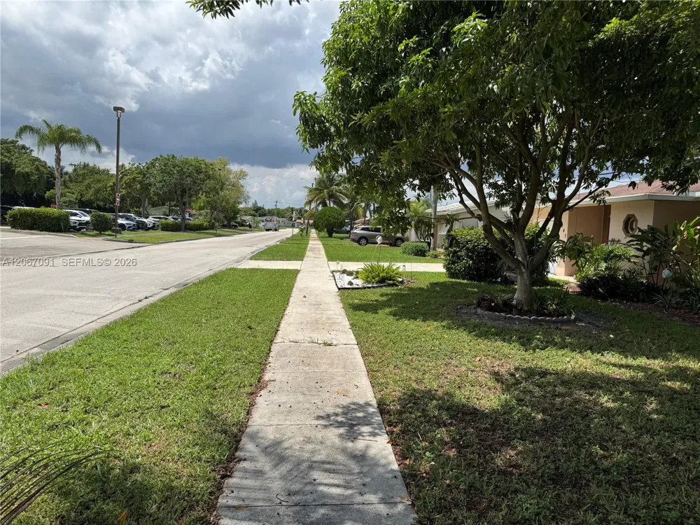 6327 NW 19th Ct Margate, FL 33063