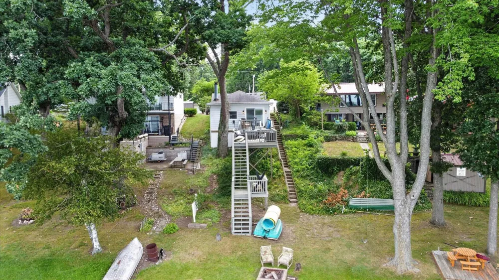 52784 Twin Lakeview Drive Wayne Township, MI 49047