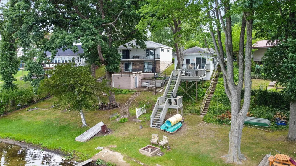 52784 Twin Lakeview Drive Wayne Township, MI 49047
