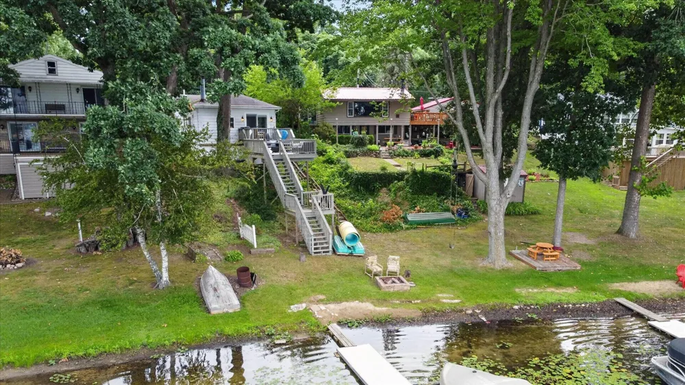 52784 Twin Lakeview Drive Wayne Township, MI 49047