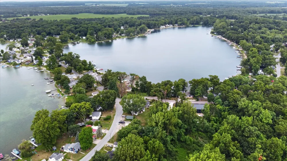 52784 Twin Lakeview Drive Wayne Township, MI 49047