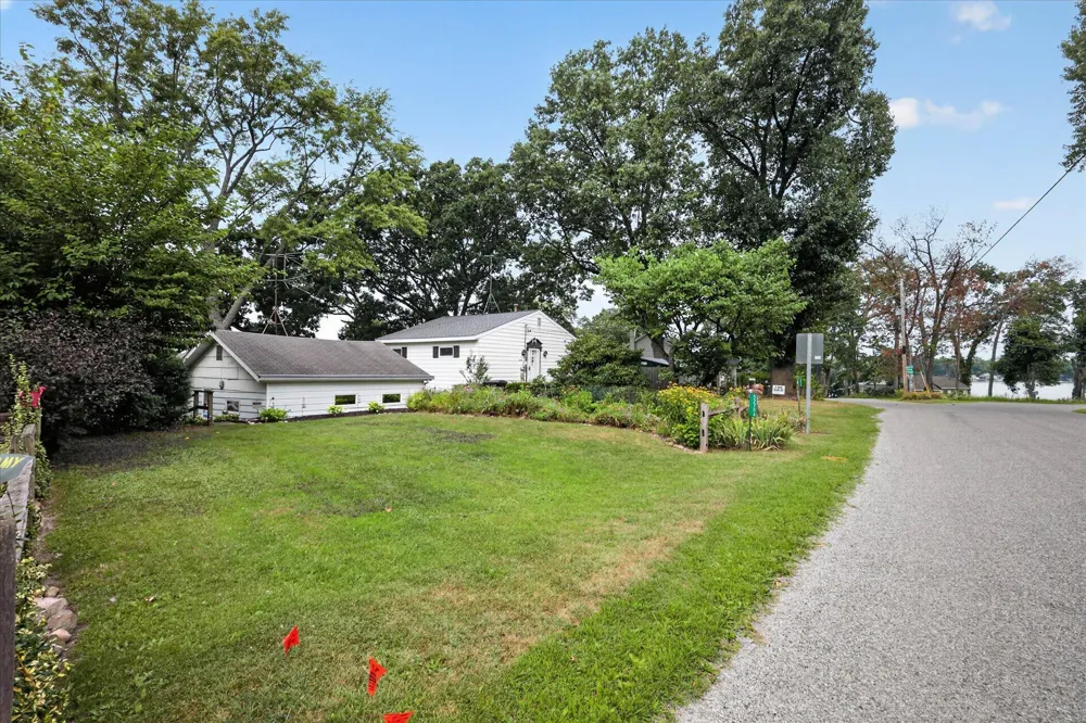 52784 Twin Lakeview Drive Wayne Township, MI 49047